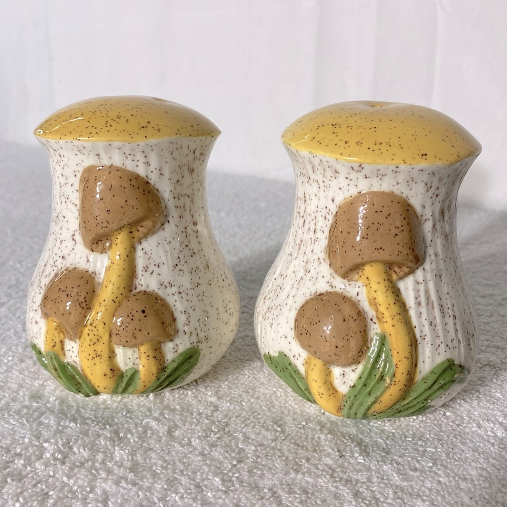 Vintage Arnels Ceramic Mushroom Salt & Pepper Shakers - Picture 4 of 10